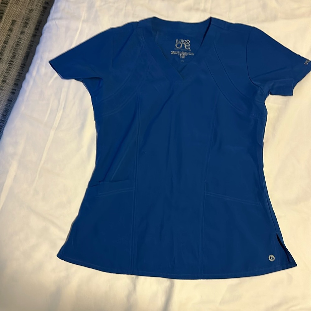 Barco one scrub top